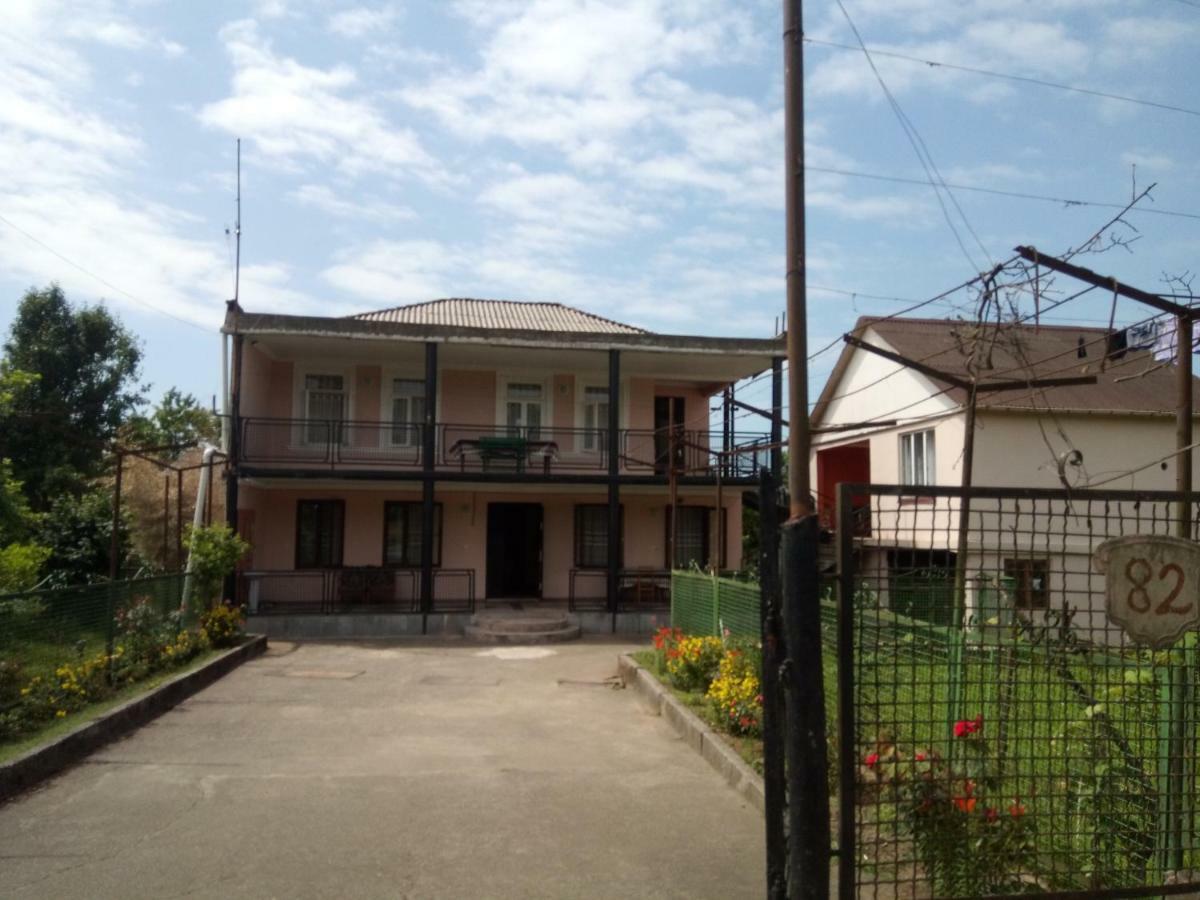 Julia Guest House Kobuleti Exterior foto